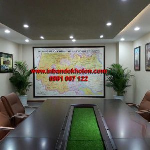 noi-ban-ban-do-kich-thuoc-lon-treo-tuong-uy-tin